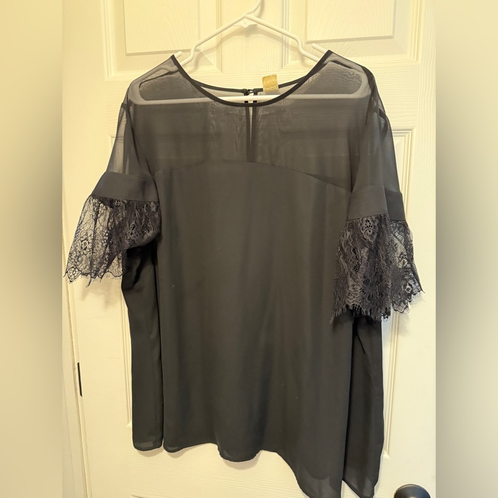 Beautiful black top! Plus size!